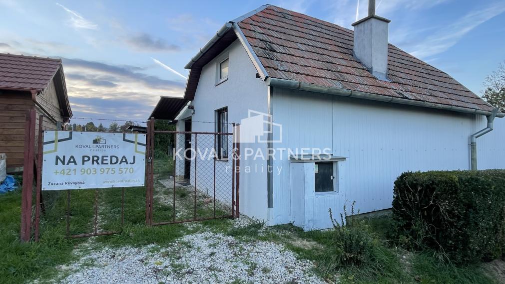 Chatka so záhradou a vinicou - Vráble v časti Horný Dúšnik