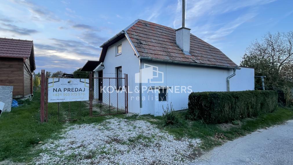 Chatka so záhradou a vinicou - Vráble v časti Horný Dúšnik