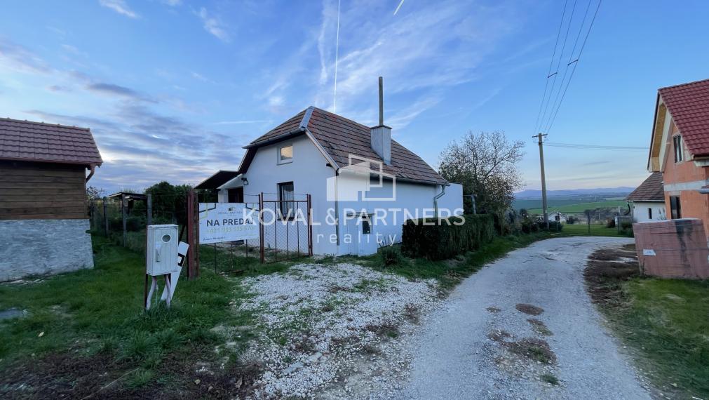 Chatka so záhradou a vinicou - Vráble v časti Horný Dúšnik