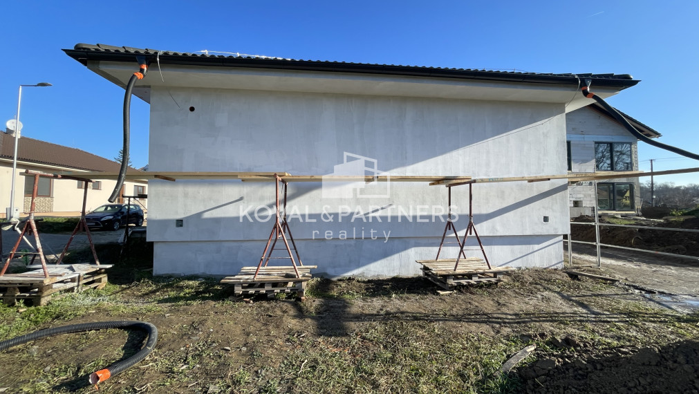4 izbová novostavba Bungalovu - Veľké Zálužie