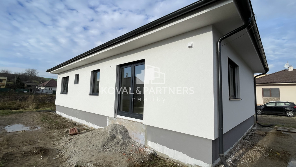 4 izbová novostavba Bungalovu - Veľké Zálužie