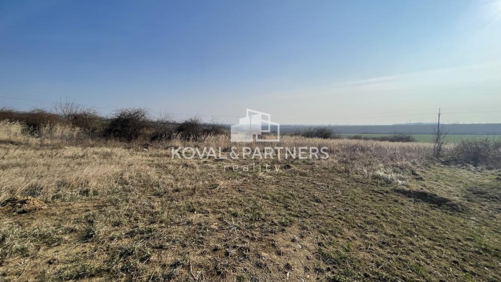 Na predaj orná pôda 3706 m2