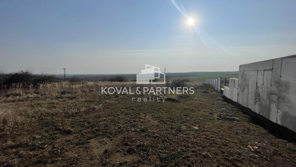 Na predaj orná pôda 3706 m2