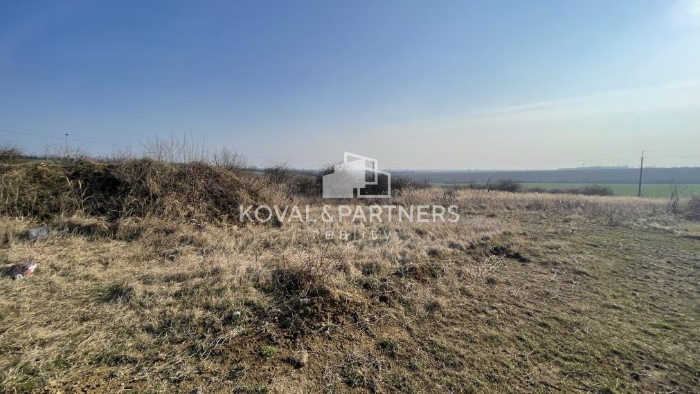 Na predaj orná pôda 3706 m2