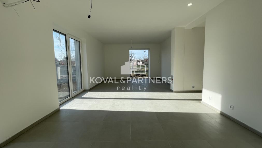 REZERVOVANÉ 4 izbová novostavba v ŠTANDARDE za cenu HOLODOMU - 3D obhliadka