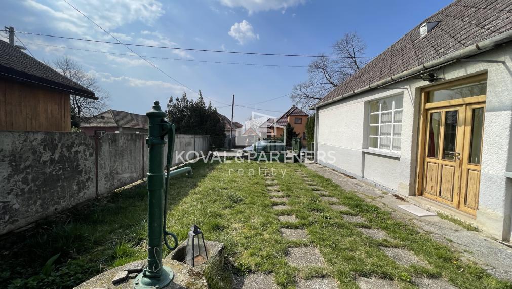 3 izbový rodinný dom s krásnym pozemkom 1511 m2 v Janíkovciach