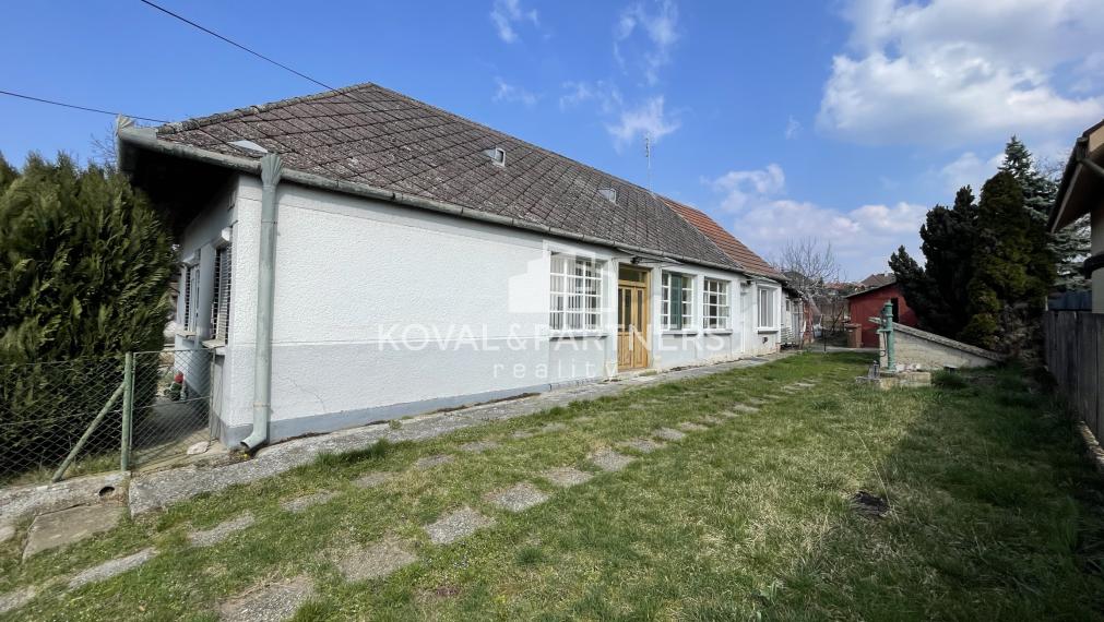 3 izbový rodinný dom s krásnym pozemkom 1511 m2 v Janíkovciach