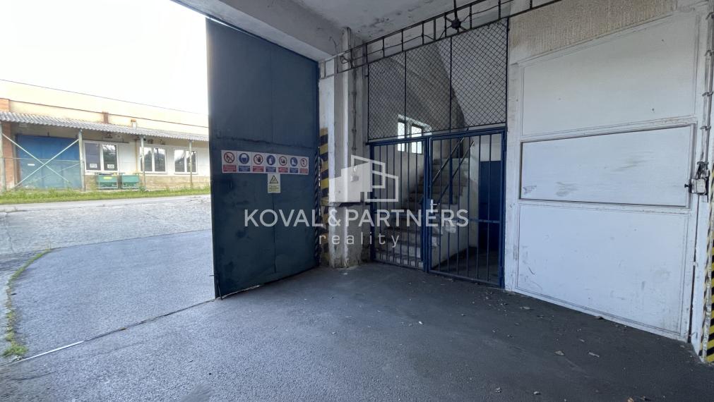 Prenájom priemyselného areálu - sklady a hala - Dolné Krškany
