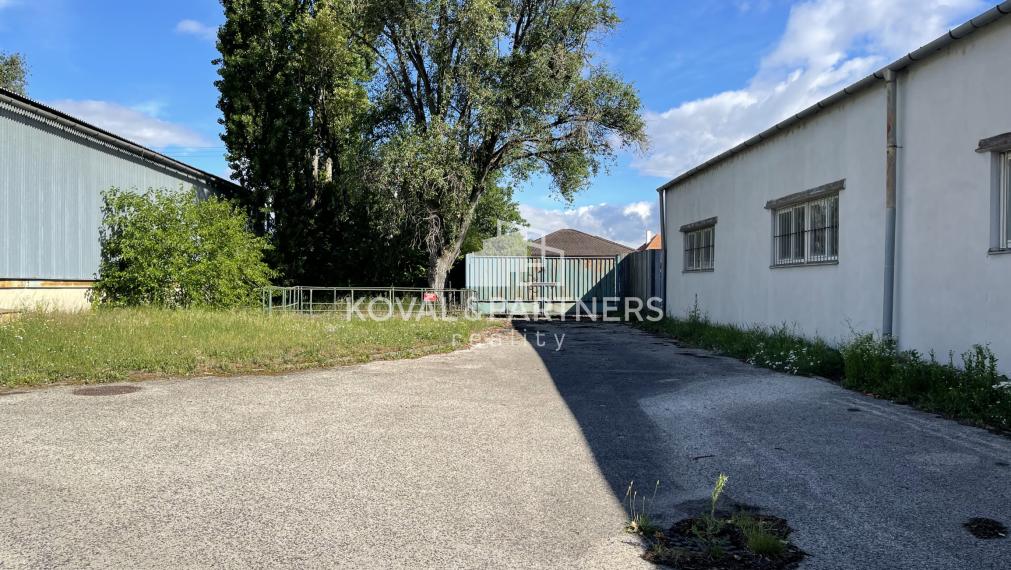 Prenájom priemyselného areálu - sklady a hala - Dolné Krškany