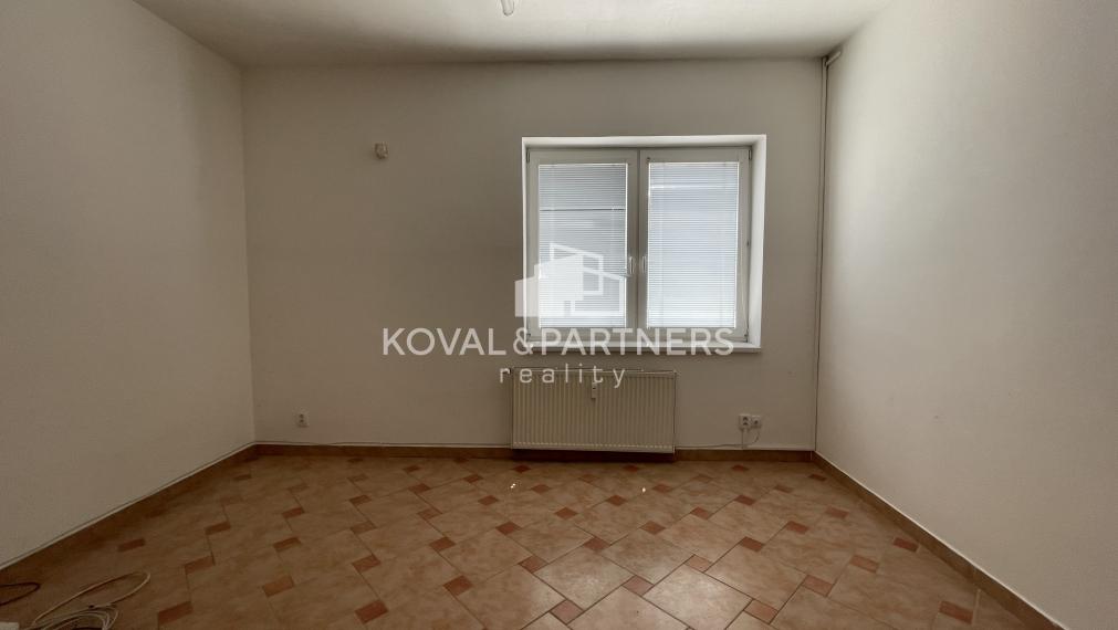 Prenájom HALY/SKLADU a KANCELÁRIÍ v Dolných Krškanoch