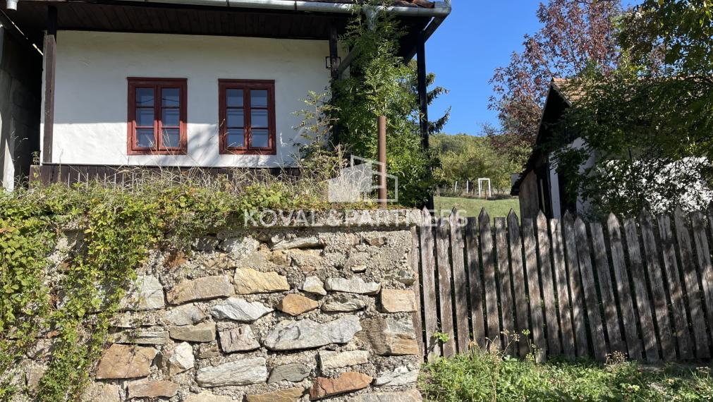 Chalupa v krásnom prostredí - Kostoľany pod Tribečom