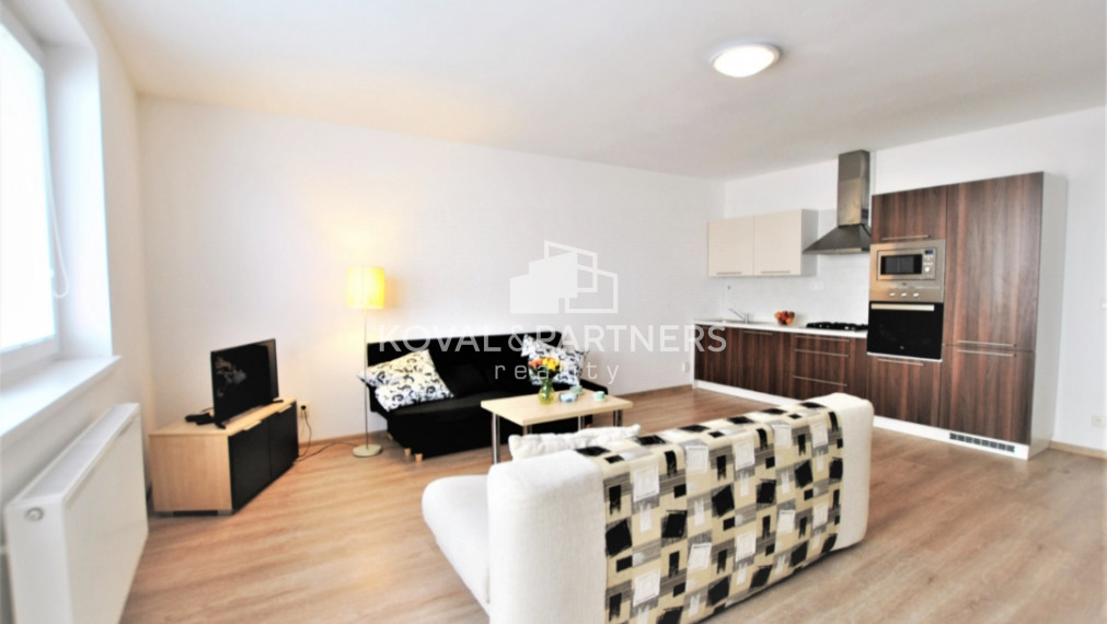 Predáme veľký 4 izbový byt s priestrannou terasou na Jeleneckej ulici v Nitre