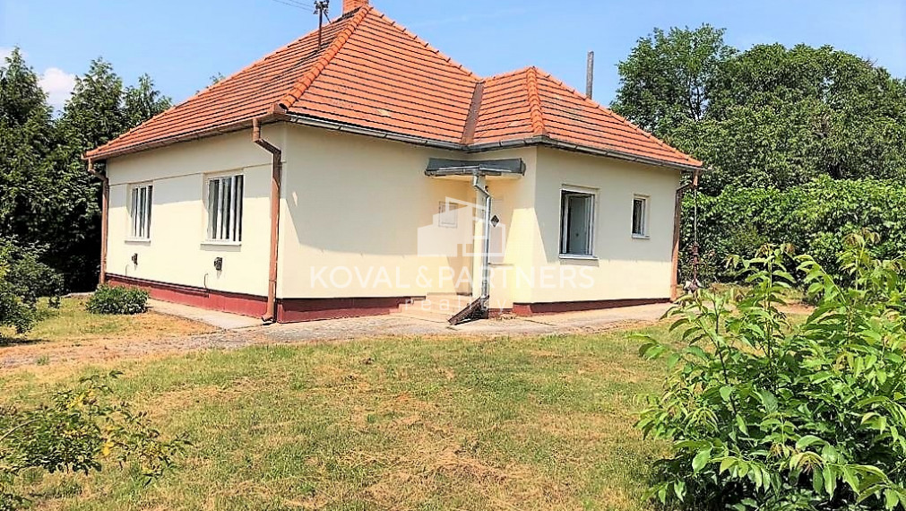 Predáme 4-izbový rodinný domček v obci Melek  neďaleko mesta Vráble