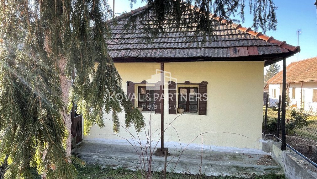Malý Lapáš - Pozemok 2113 m2 s domčekom