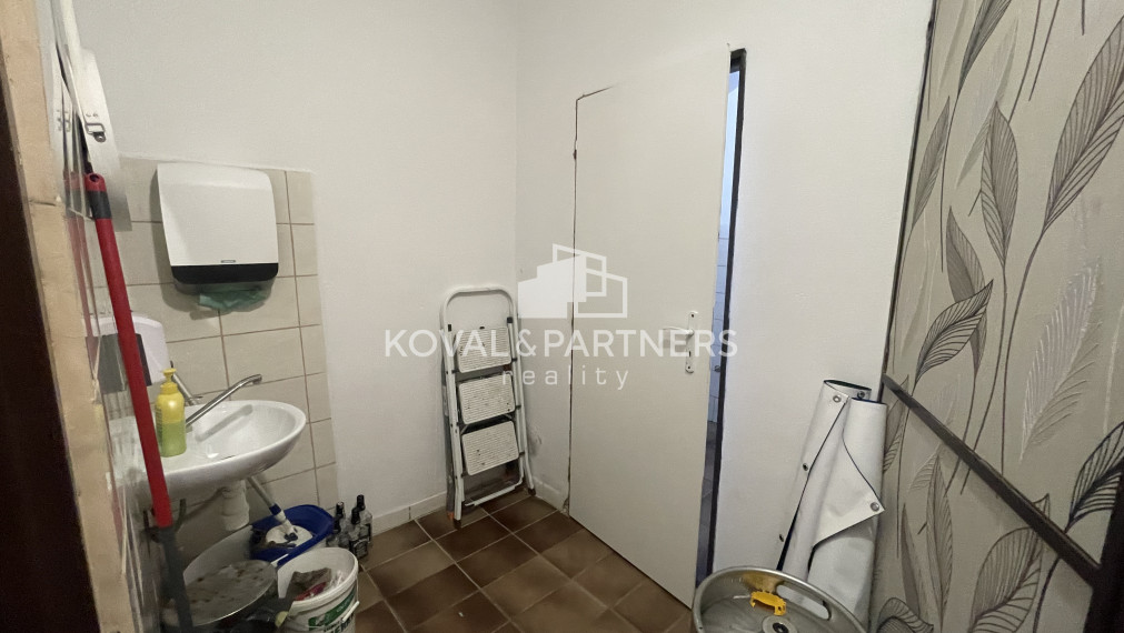 Na predaj Podnikateľský objekt v Jelšovciach