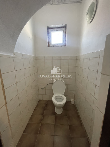 Na predaj Podnikateľský objekt v Jelšovciach