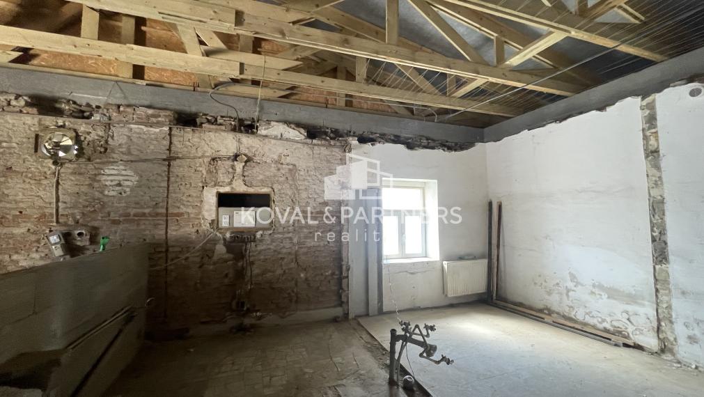 Na predaj Podnikateľský objekt v Jelšovciach