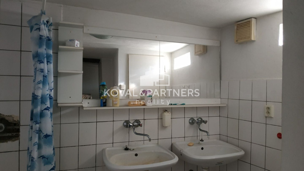 Dva domy so záhradou v centre - Levice