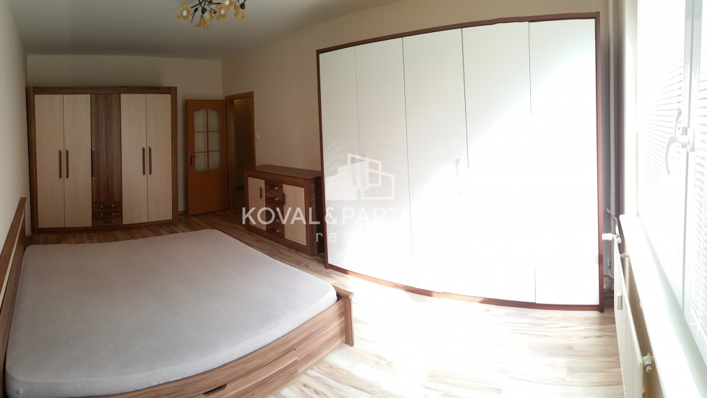 Veľkometrážny zrekonštruovaný 3-izbový byt, balkón, špajza, Nitra - Klokočina