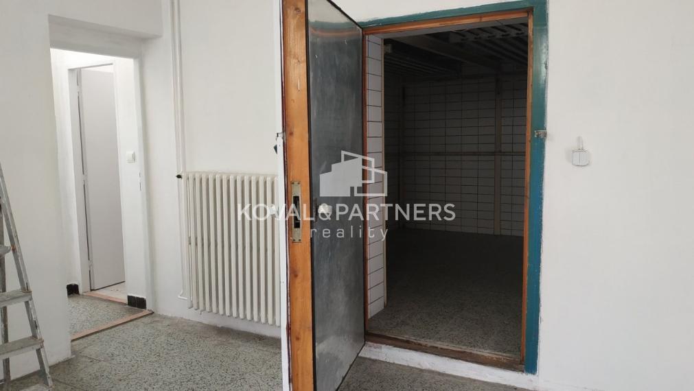 Na prenájom/predaj - obchod - celá budova - Šaľa