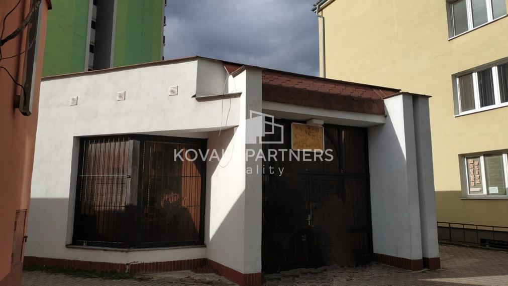 Na prenájom/predaj - obchod - celá budova - Šaľa