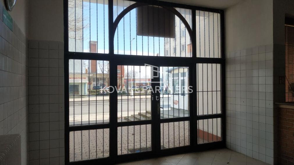 Na prenájom/predaj - obchod - celá budova - Šaľa