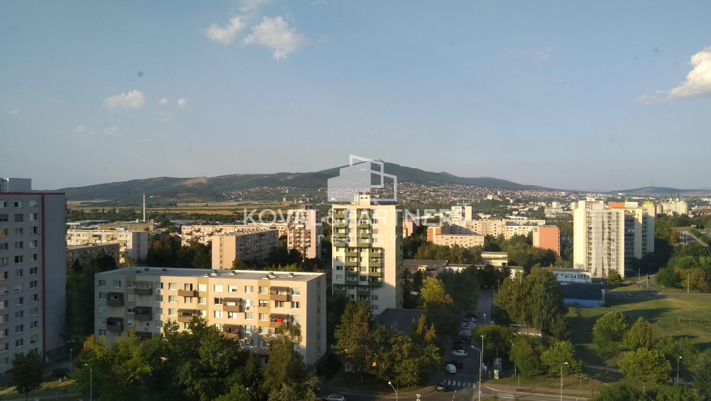 Veľkometrážny po kompletnej rekonštrukcii 2-izbový byt s balkónom, 64 m2, Čajkovského, Nitra
