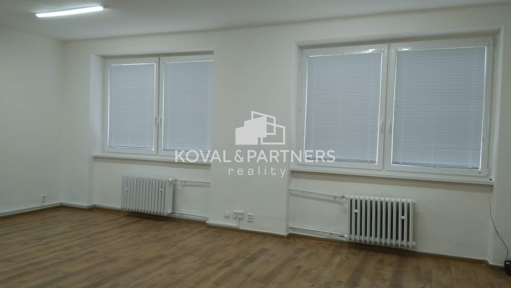 Na prenájom kancelárie v blízkom centre mesta od 10m2 do 35m2, Nitra