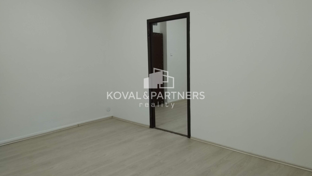 Na prenájom kancelárie v blízkom centre mesta od 10m2 do 35m2, Nitra