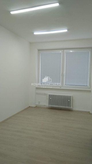 Na prenájom kancelárie v blízkom centre mesta od 10m2 do 35m2, Nitra