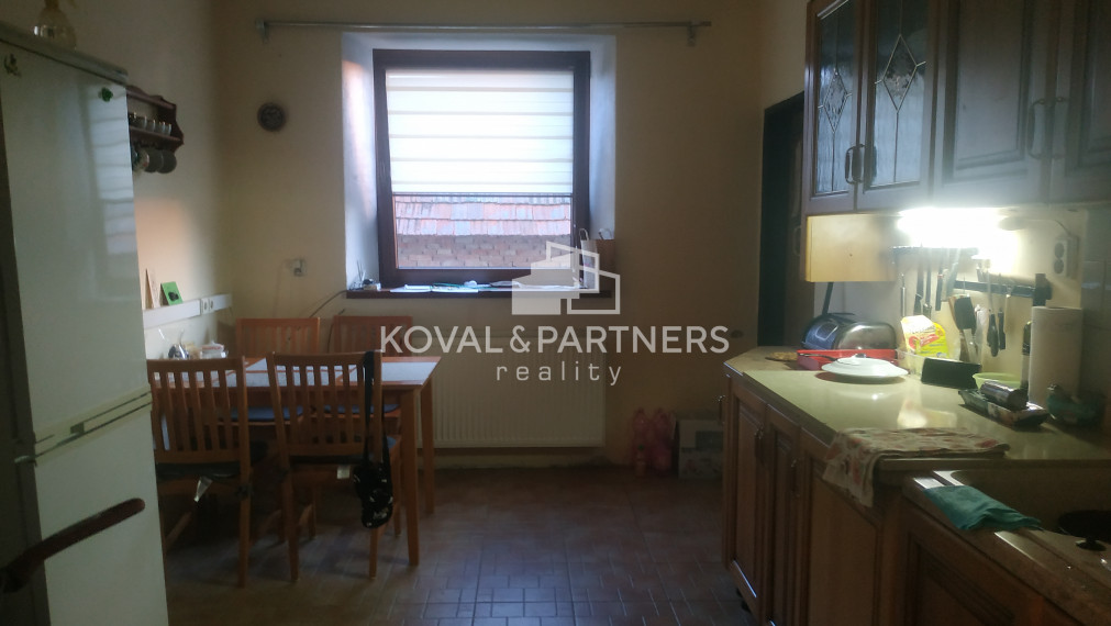 Rodinný dom na 73 á pozemku - Levice - Málaš