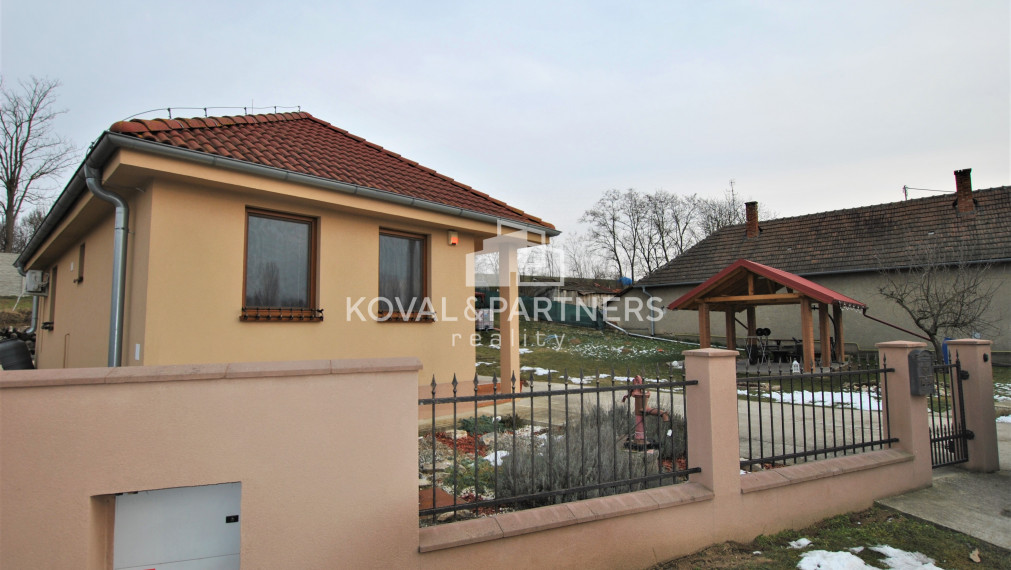 Koval & partners ponúka exkluzívne na predaj rodinný dom v obci Šurianky