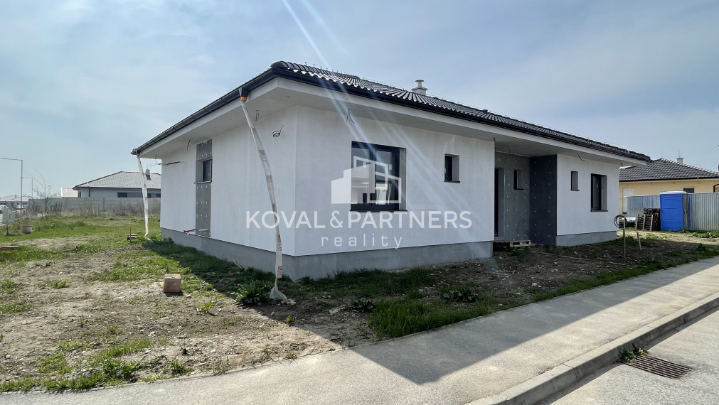 Rezervované Nová cena - 5 izbový bungalov v Ivanke pri Nitre, Krásne lúky