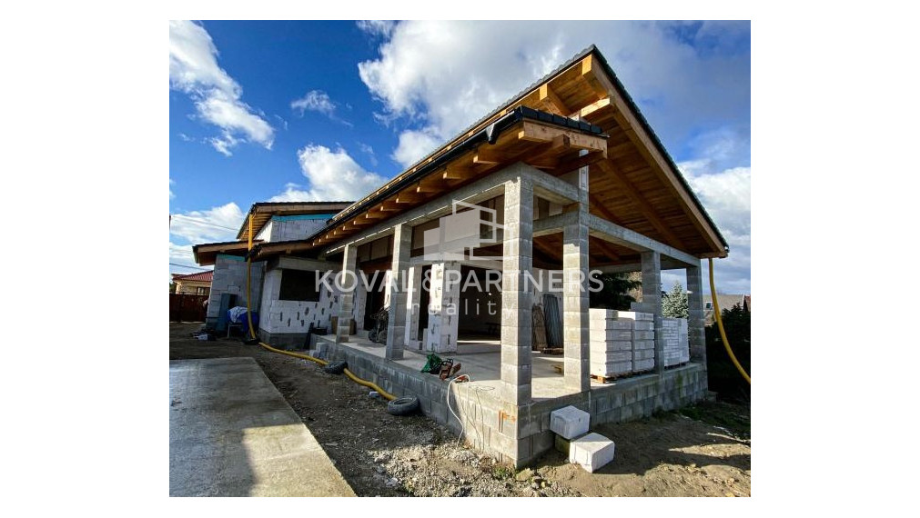 Priestranný rozostavaný dom - Nové Zámky - Andovce