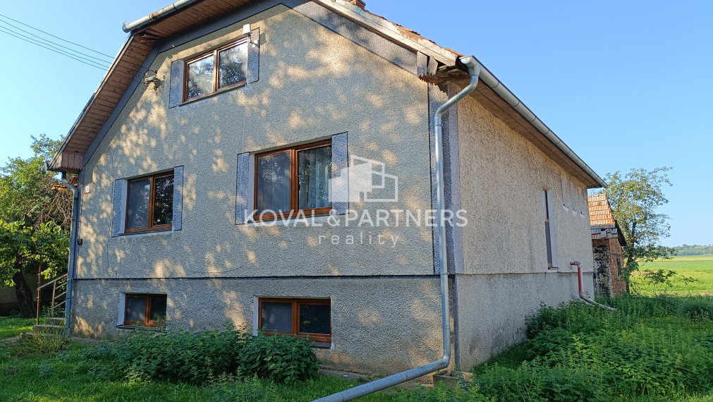 Rodinný dom (2 ks) na 73 á pozemku - Levice - Málaš