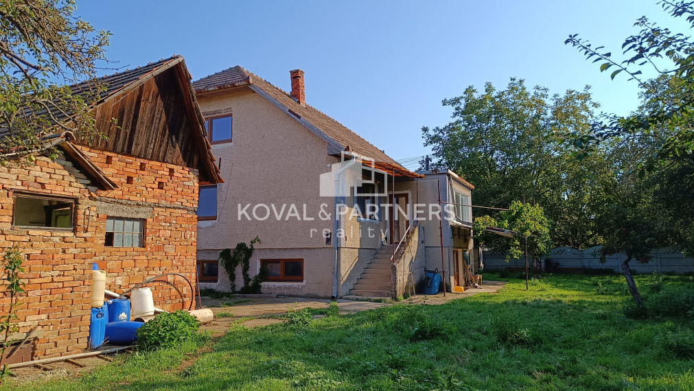 Rodinný dom na 73 á pozemku - Levice - Málaš