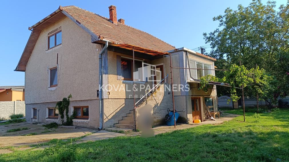 Rodinný dom na 73 á pozemku - Levice - Málaš