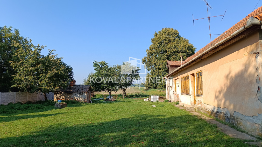 Rodinný dom na 73 á pozemku - Levice - Málaš