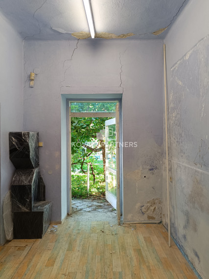 Dva domy so záhradou v centre - Levice