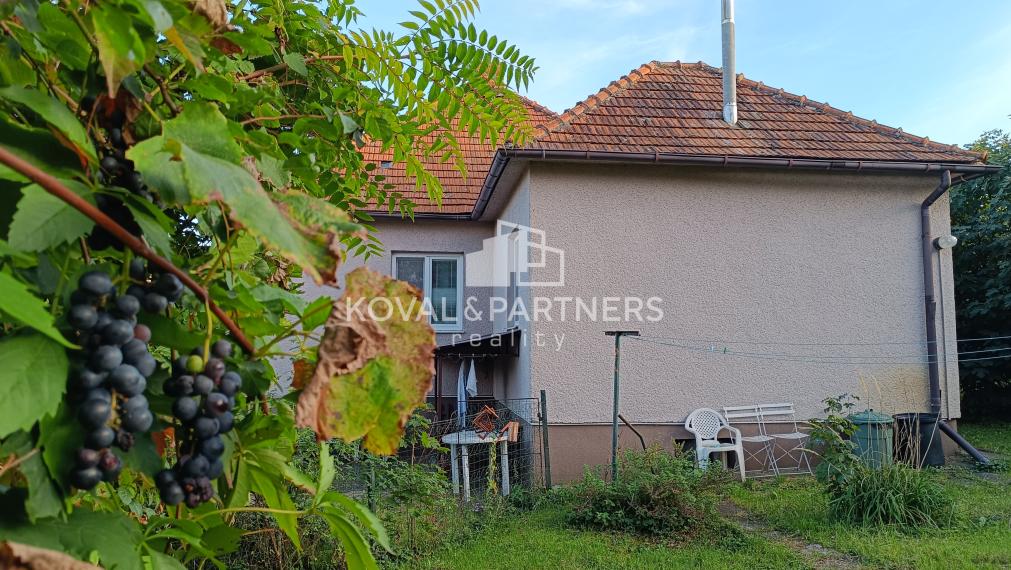 Rodinný dom na 9 á pozemku - Nitra - Čermáň