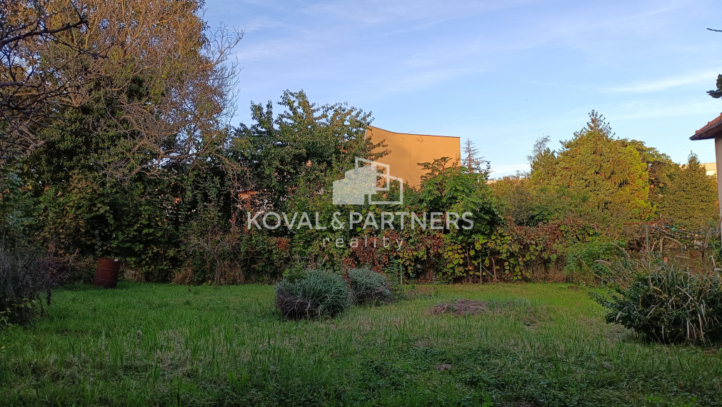 Rodinný dom, pozemok 880m2 - priamo v Nitre - Čermáň