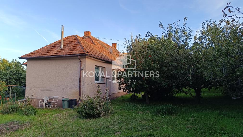 Rodinný dom na 9 á pozemku - Nitra - Čermáň