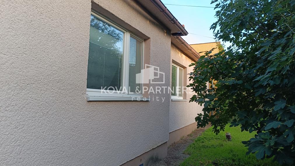 Rodinný dom na 9 á pozemku - Nitra - Čermáň