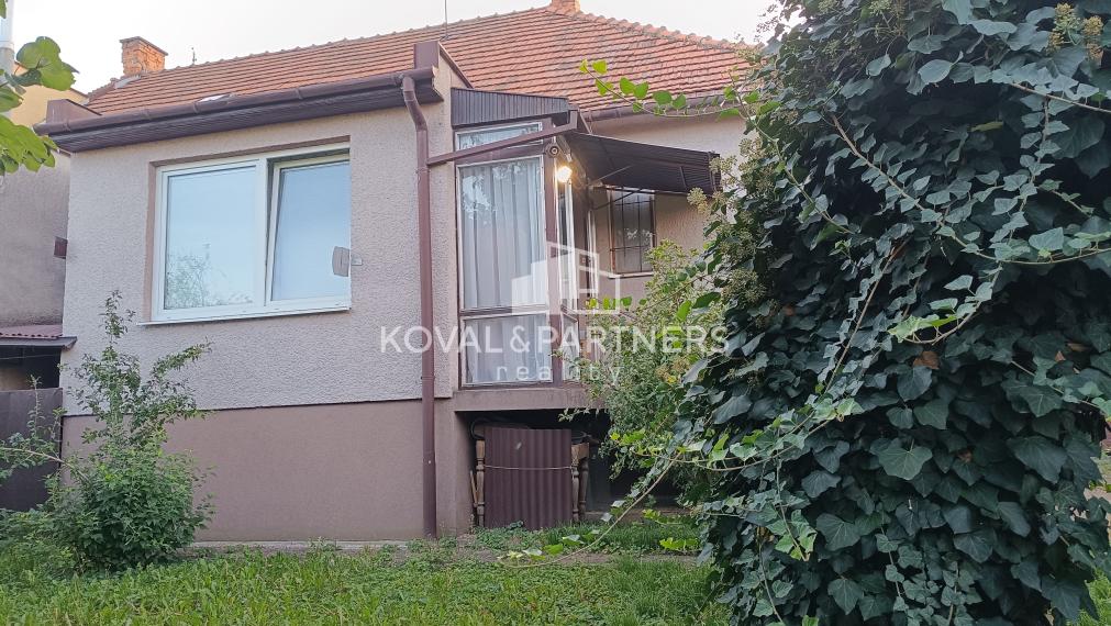 Rodinný dom na 9 á pozemku - Nitra - Čermáň