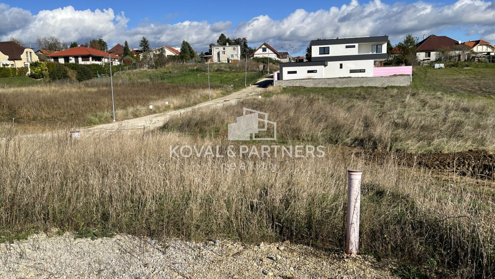 Stavebný Pozemok so sieťami - Nitra, Čermáň