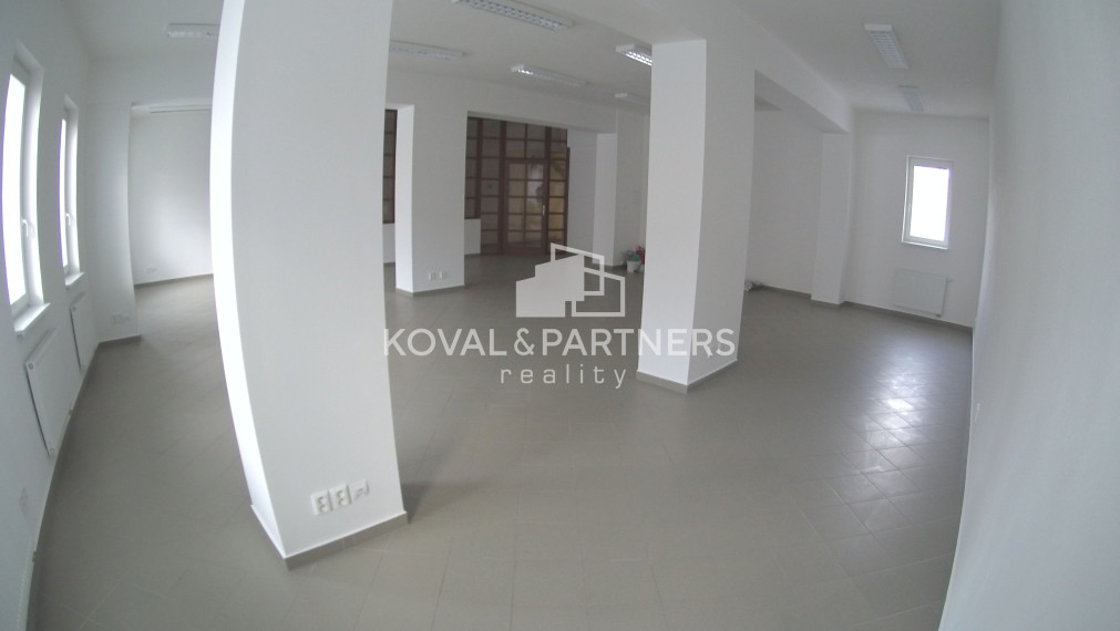 Na prenájom priestor 112 m2, centrum, Nitra