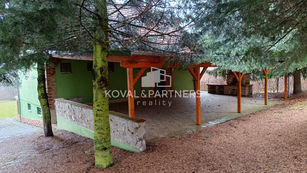 Rekreačný poľovný dom so strelnicou - Horné Otrokovce