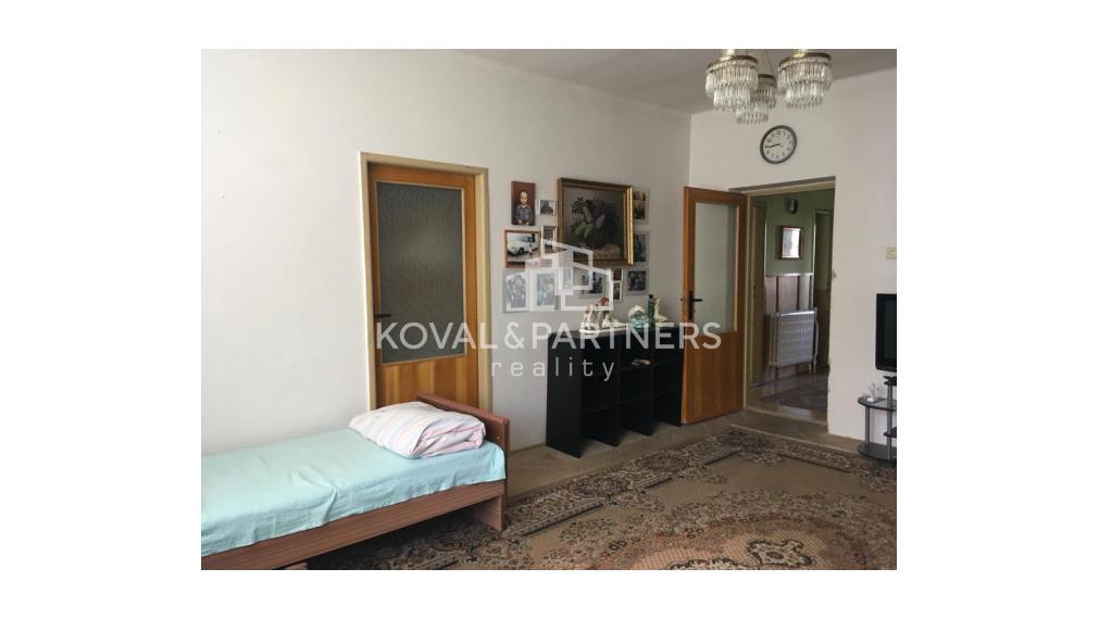 Rodinný dom na 9 á pozemku - Nitra - Čermáň