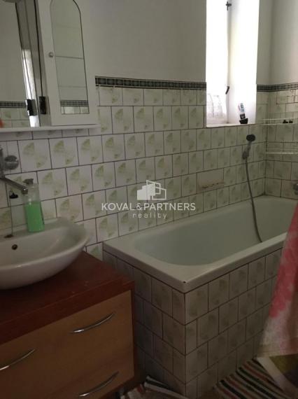 Rodinný dom na 9 á pozemku - Nitra - Čermáň