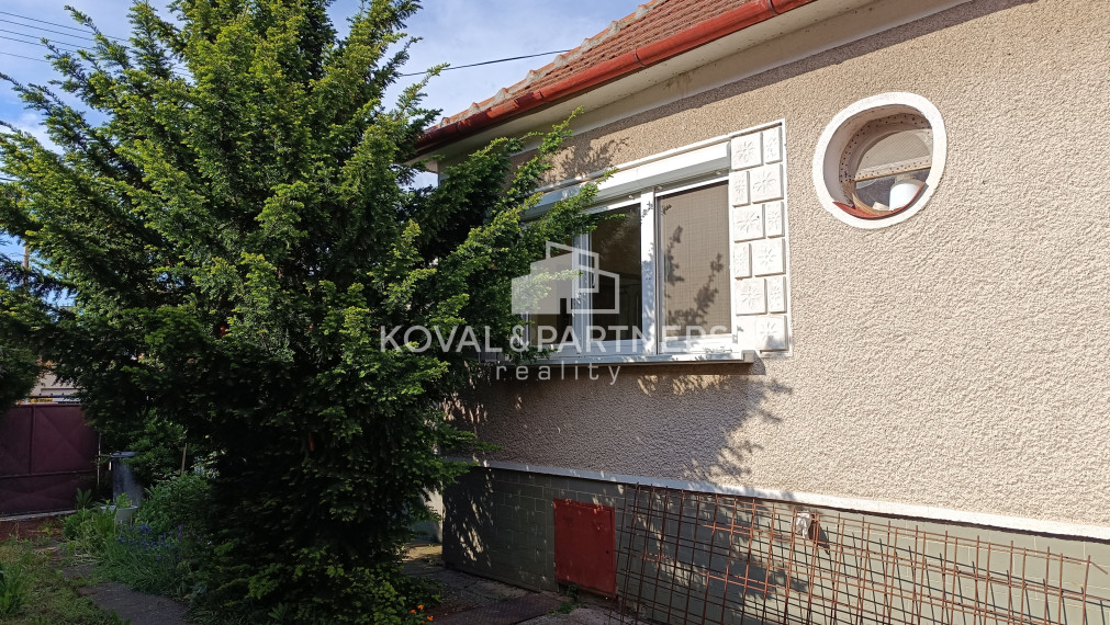 Klasický 3 izbový rodinný dom - Komjatice